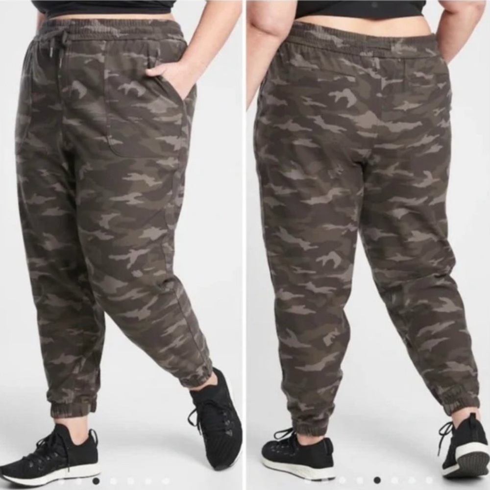 ATHLETA‎ Printed Camo Farallon Jogger Pant, Size 22 NWT Camouflage Jogger…